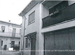 Casa Bi/Trifamiliare in Residenziale