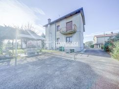 Casa Bi/Trifamiliare in Residenziale