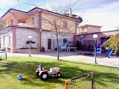 Casa Bi/Trifamiliare in Residenziale
