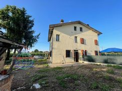 Casa Bi/Trifamiliare in Residenziale