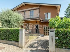 Casa Bi/Trifamiliare in Residenziale