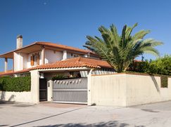 Casa Bi/Trifamiliare in Residenziale