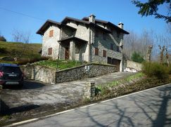 Casa Bi/Trifamiliare in Residenziale