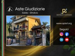 Casa Bi/Trifamiliare in Residenziale