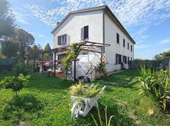 Casa Bi/Trifamiliare in Residenziale