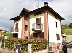 Casa Bi/Trifamiliare in Residenziale