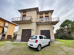 Casa Bi/Trifamiliare in Residenziale
