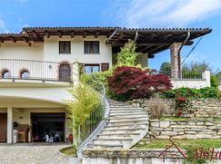 Casa Bi/Trifamiliare in Residenziale