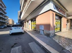 Negozio/Locale commerciale in Commerciale