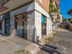 Negozio/Locale commerciale in Commerciale