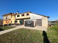 Casa Bi/Trifamiliare in Residenziale