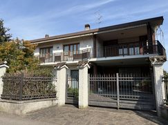 Casa Bi/Trifamiliare in Residenziale
