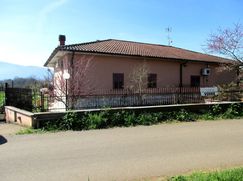 Casa Bi/Trifamiliare in Residenziale