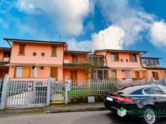 Casa Bi/Trifamiliare in Residenziale