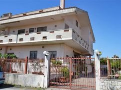 Casa Bi/Trifamiliare in Residenziale