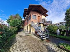 Casa Bi/Trifamiliare in Residenziale