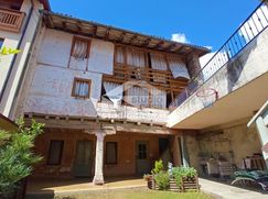 Casa Bi/Trifamiliare in Residenziale