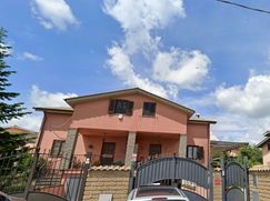 Casa Bi/Trifamiliare in Residenziale