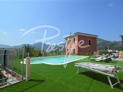 Casa Bi/Trifamiliare in Residenziale