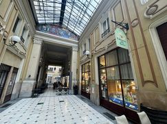 Attività/Licenza (con o senza mura) in Commerciale