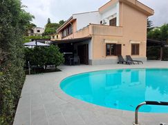 Casa Bi/Trifamiliare in Residenziale