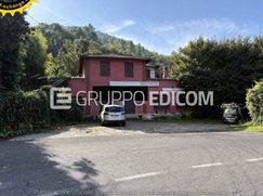 Negozio/Locale commerciale in Commerciale