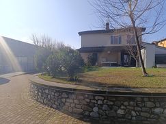 Casa Bi/Trifamiliare in Residenziale