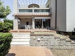 Casa Bi/Trifamiliare in Residenziale