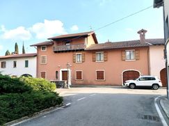 Casa Bi/Trifamiliare in Residenziale
