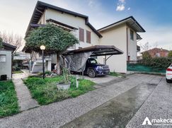 Casa Bi/Trifamiliare in Residenziale