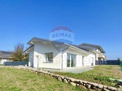 Casa Bi/Trifamiliare in Residenziale