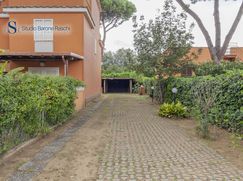 Casa Bi/Trifamiliare in Residenziale