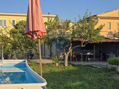 Casa Bi/Trifamiliare in Residenziale