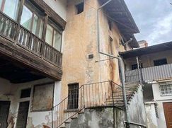 Casa Bi/Trifamiliare in Residenziale