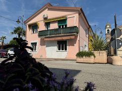 Casa Bi/Trifamiliare in Residenziale