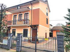 Casa Bi/Trifamiliare in Residenziale