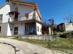 Casa Bi/Trifamiliare in Residenziale