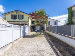 Casa Bi/Trifamiliare in Residenziale