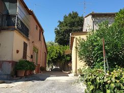 Casa Bi/Trifamiliare in Residenziale
