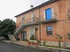 Casa Bi/Trifamiliare in Residenziale