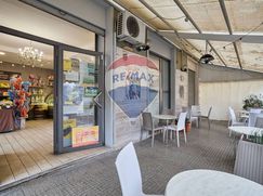 Negozio/Locale commerciale in Commerciale
