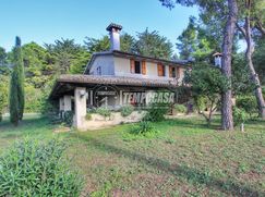 Casa Bi/Trifamiliare in Residenziale
