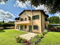 Casa Bi/Trifamiliare in Residenziale
