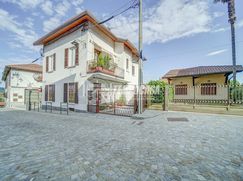 Casa Bi/Trifamiliare in Residenziale