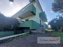 Casa Bi/Trifamiliare in Residenziale