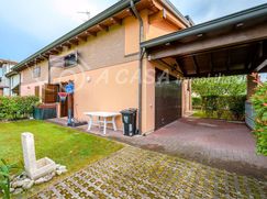 Casa Bi/Trifamiliare in Residenziale