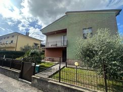 Casa Bi/Trifamiliare in Residenziale