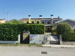 Casa Bi/Trifamiliare in Residenziale