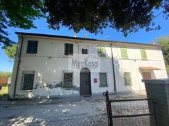 Casa Bi/Trifamiliare in Residenziale