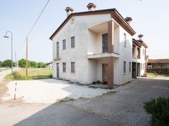 Casa Bi/Trifamiliare in Residenziale